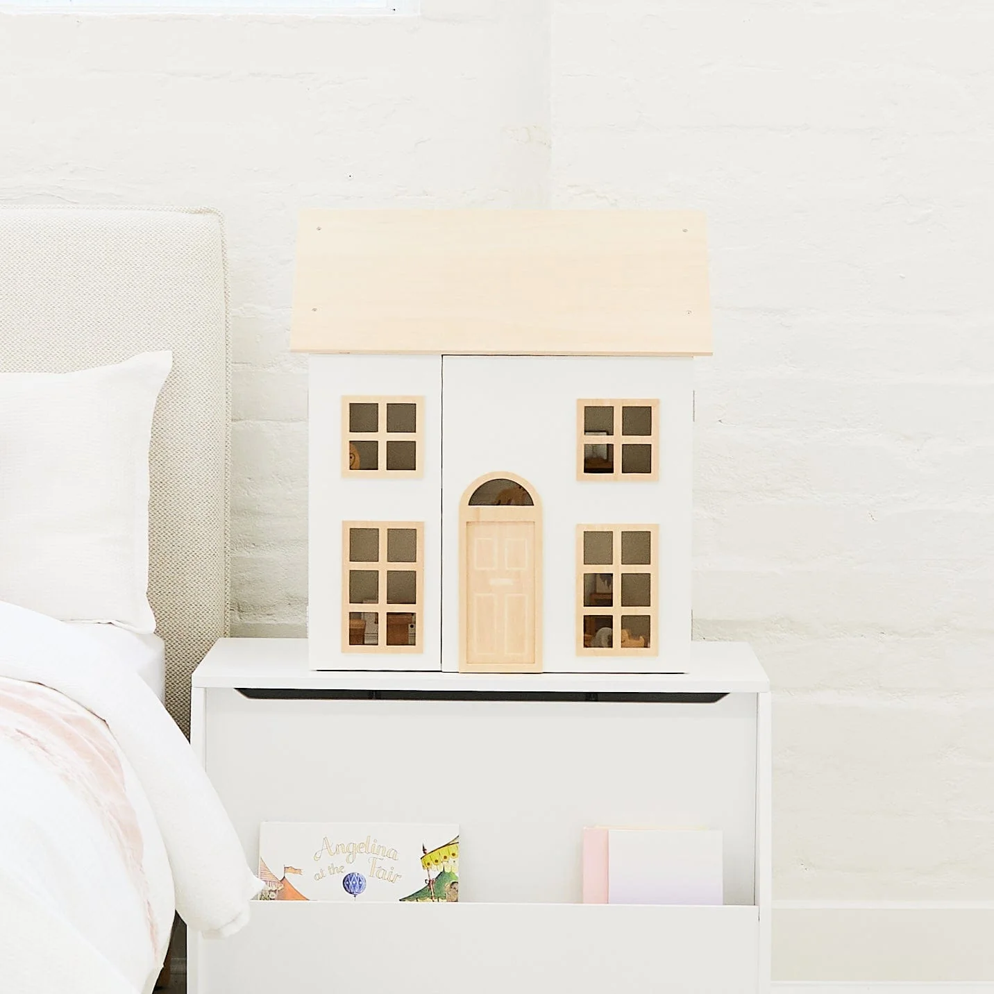 ELSA Doll House with Furniture & Doll Family Set - Image 21