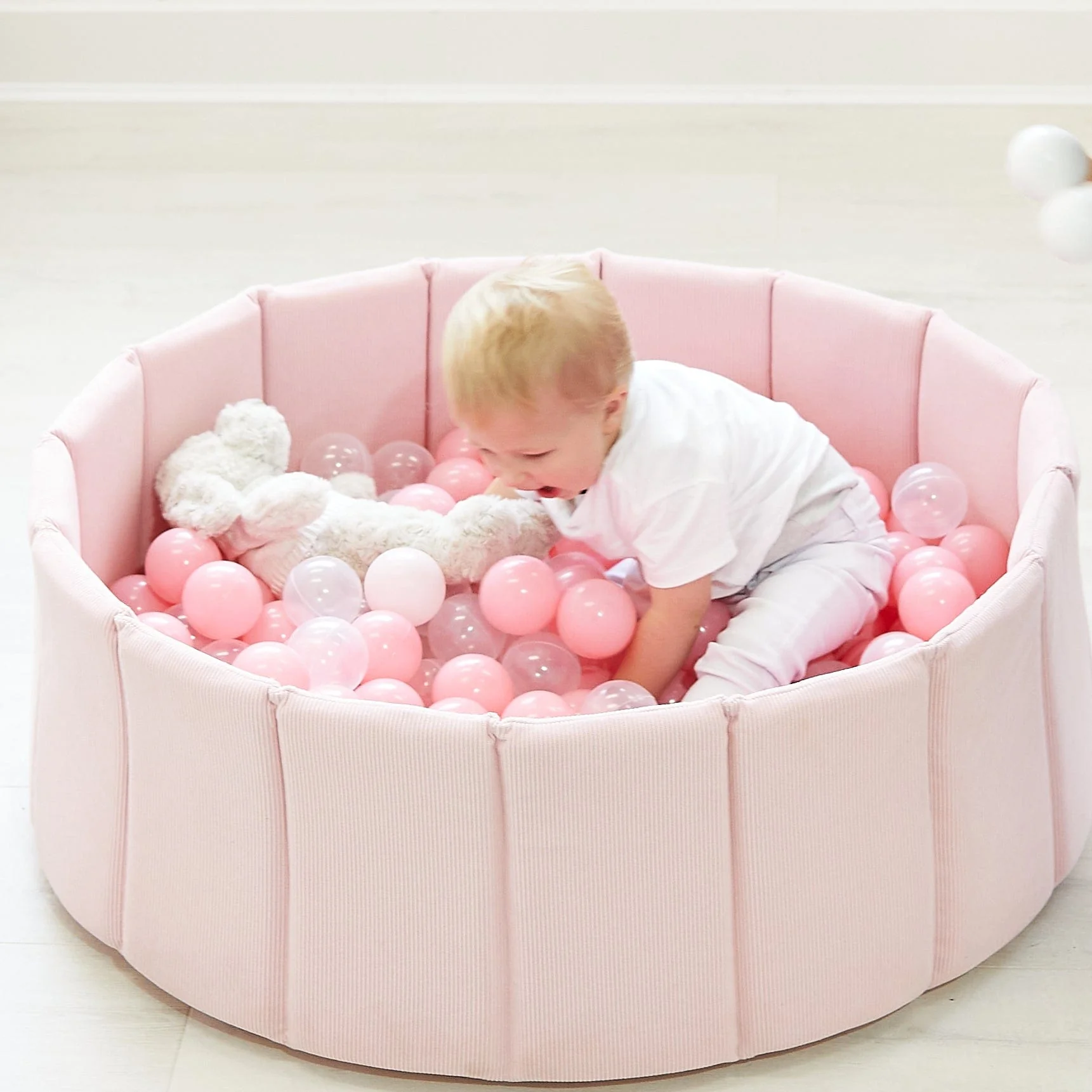 Foldable Corduroy Ball Pit with 200 Balls - Image 3