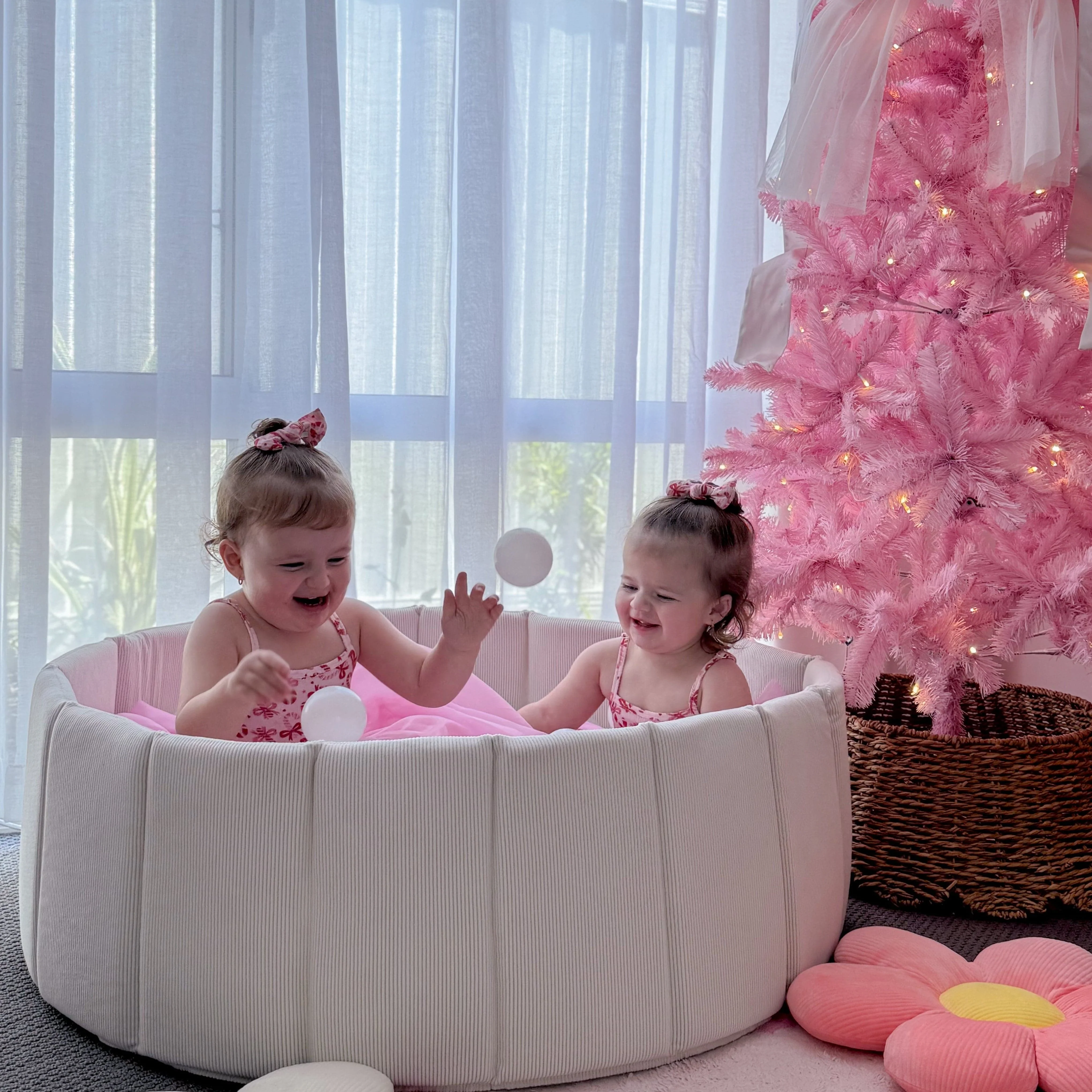 Foldable Corduroy Ball Pit with 200 Balls - Image 7