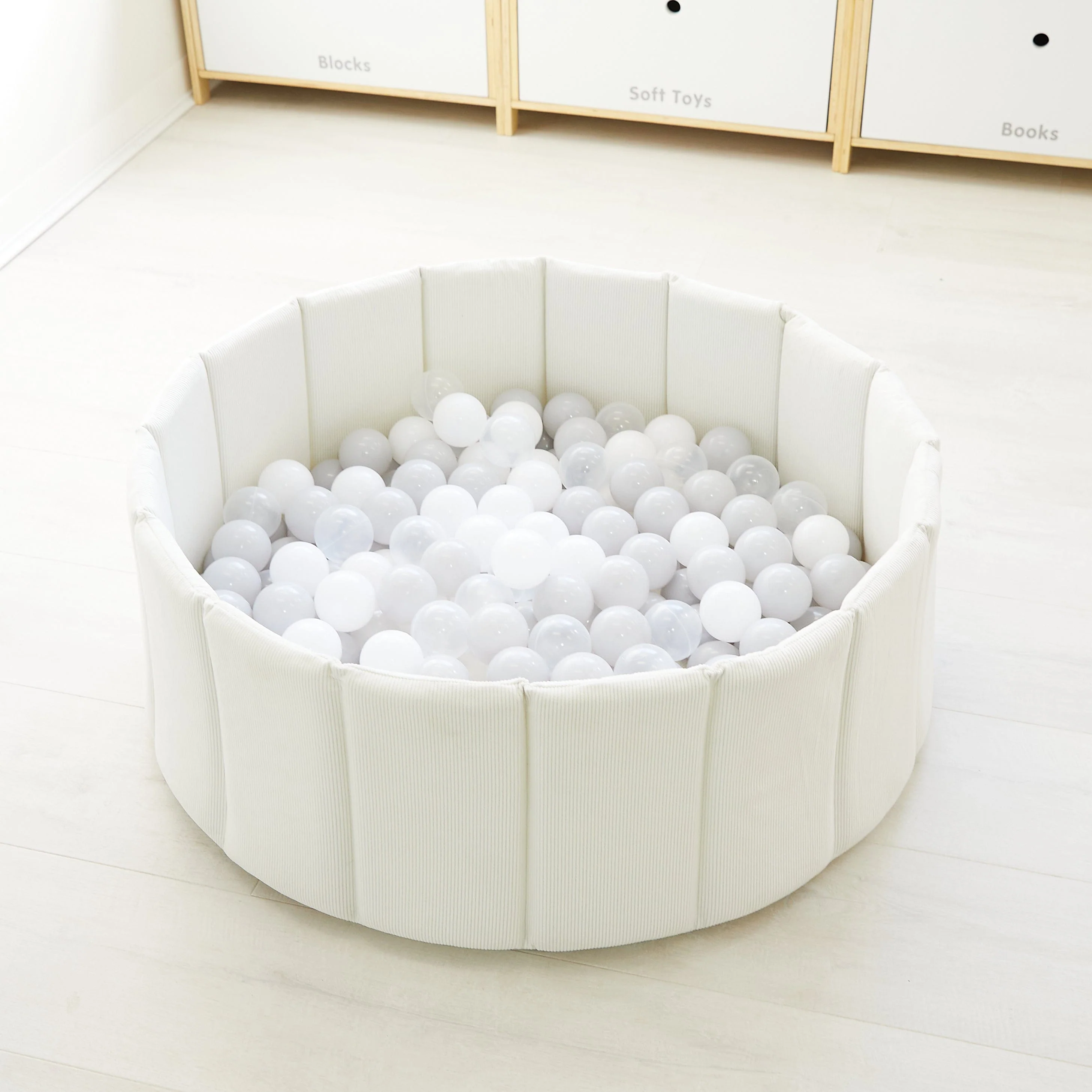 Foldable Corduroy Ball Pit with 200 Balls - Image 9