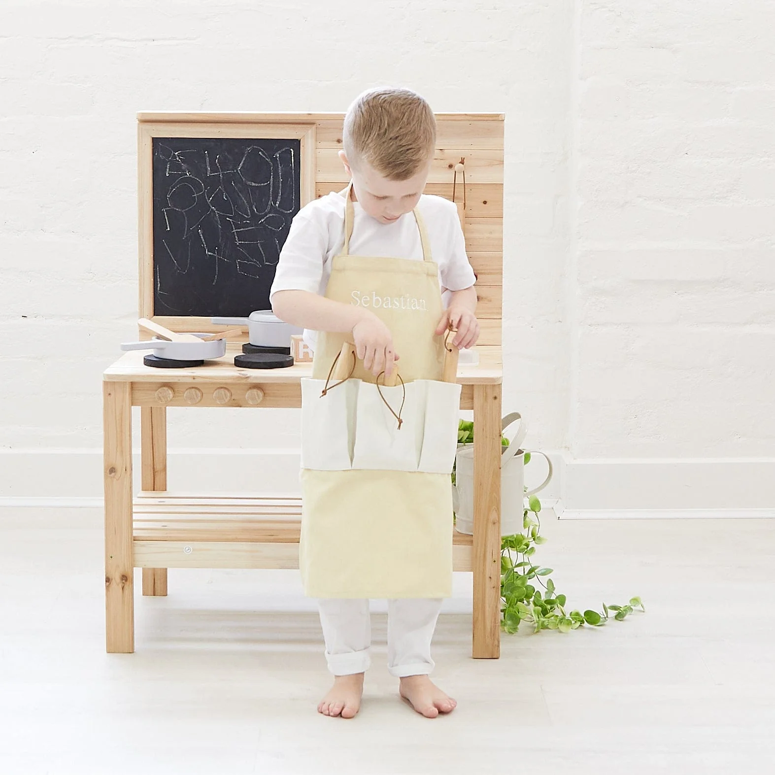 Kids Gardening Apron with Pocket - Image 4