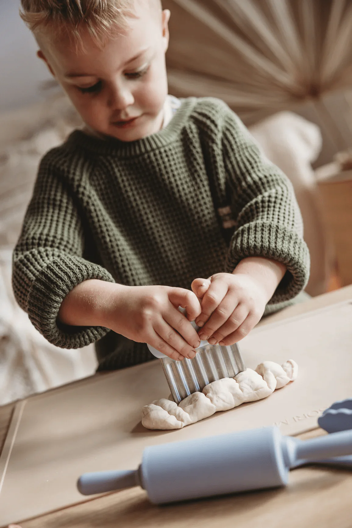 Montessori Mates Kids Wavy Chopper Knife - Image 4