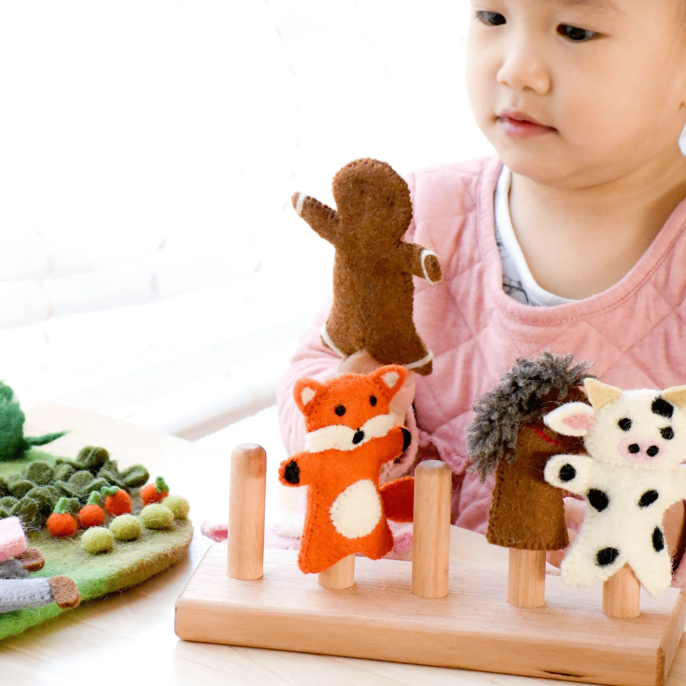 Tara Treasures Finger Puppet Stand 5 rods - Image 3