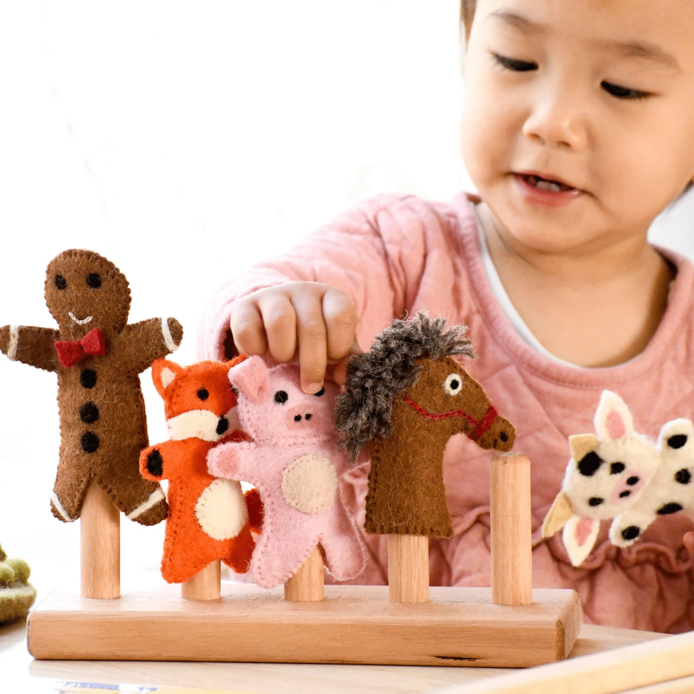 Tara Treasures Finger Puppet Stand 5 rods - Image 4